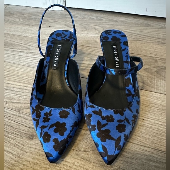 Alice and Olivia Marrgo Leather Kitten Heel Mule Blue and Black Floral - Picture 3 of 8